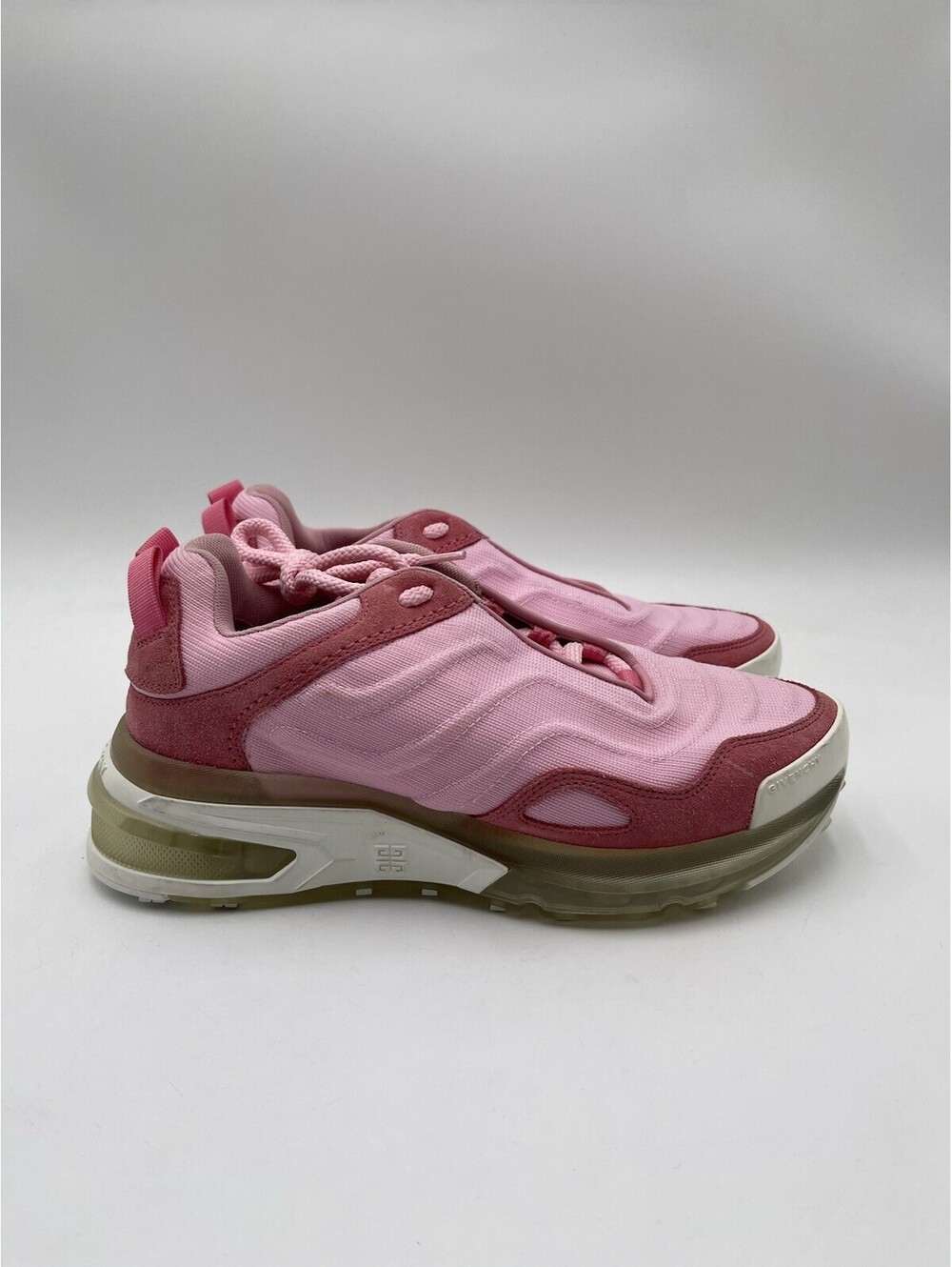 Women’s Givenchy GIV 1 Light Runner Sneakers in pink bubble gum Size 37